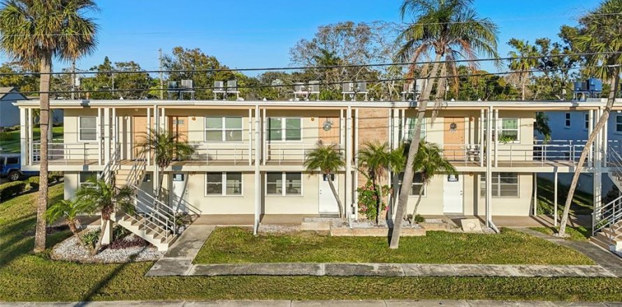 Condo in Saint Petersburg, Florida, 1 bedroom № 2151087