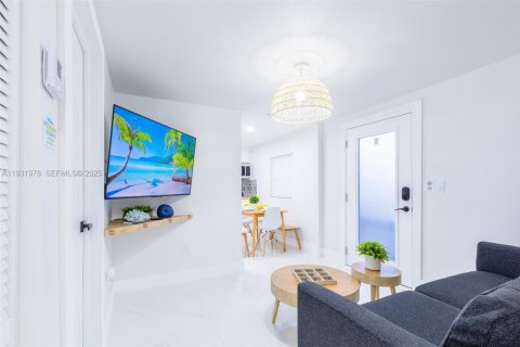 Commercial property in Miami, Florida 107.77 sq.m. № 1990465 - photo 8