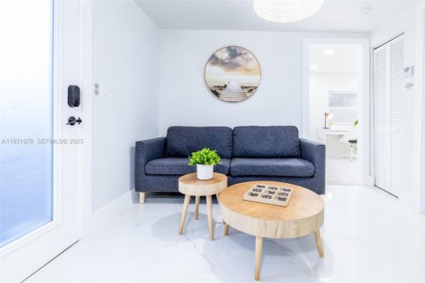 Commercial property in Miami, Florida 107.77 sq.m. № 1990465 - photo 9