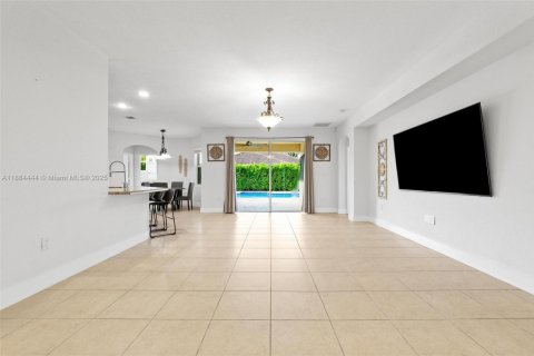 Villa ou maison à vendre à Miami, Floride: 4 chambres, 220.92 m2 № 1940955 - photo 30
