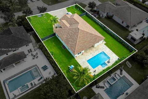 Villa ou maison à vendre à Miami, Floride: 4 chambres, 220.92 m2 № 1940955 - photo 16