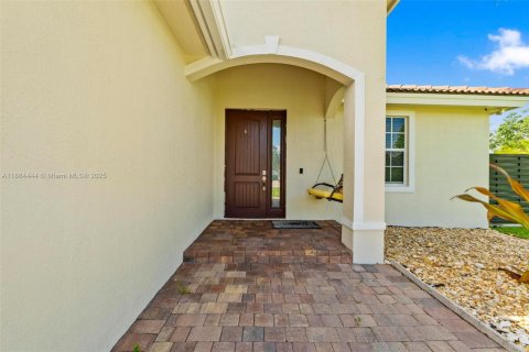 Villa ou maison à vendre à Miami, Floride: 4 chambres, 220.92 m2 № 1940955 - photo 17