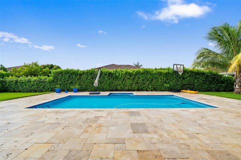 Villa ou maison à vendre à Miami, Floride: 4 chambres, 220.92 m2 № 1940955 - photo 13