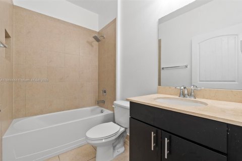 Villa ou maison à vendre à Miami, Floride: 4 chambres, 220.92 m2 № 1940955 - photo 23