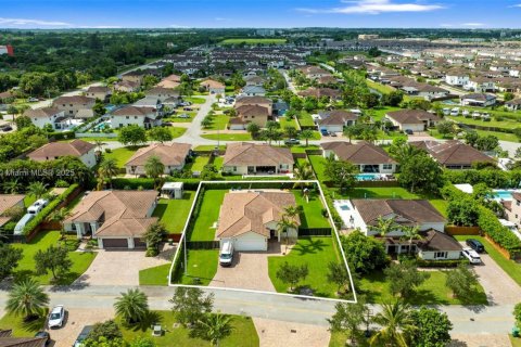 Villa ou maison à vendre à Miami, Floride: 4 chambres, 220.92 m2 № 1940955 - photo 22