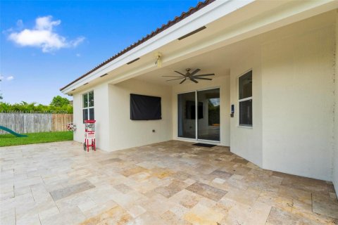 Villa ou maison à vendre à Miami, Floride: 4 chambres, 220.92 m2 № 1940955 - photo 6