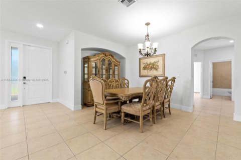 Villa ou maison à vendre à Miami, Floride: 4 chambres, 220.92 m2 № 1940955 - photo 21