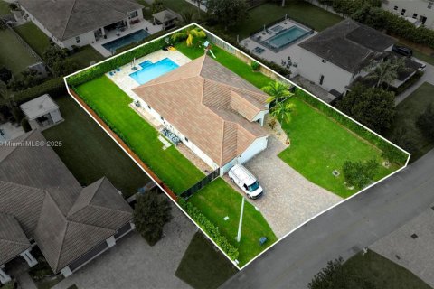 Villa ou maison à vendre à Miami, Floride: 4 chambres, 220.92 m2 № 1940955 - photo 27