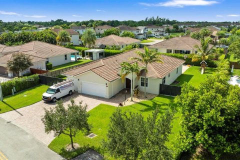 Villa ou maison à vendre à Miami, Floride: 4 chambres, 220.92 m2 № 1940955 - photo 14