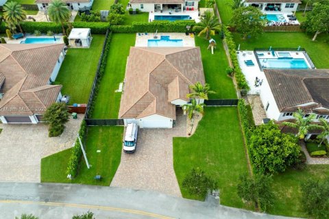 Villa ou maison à vendre à Miami, Floride: 4 chambres, 220.92 m2 № 1940955 - photo 26