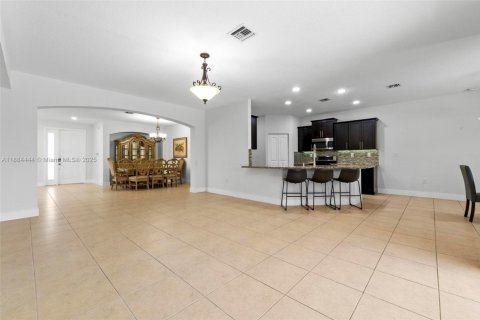 Villa ou maison à vendre à Miami, Floride: 4 chambres, 220.92 m2 № 1940955 - photo 29