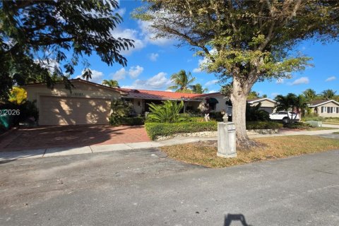 Villa ou maison à vendre à Miami, Floride: 4 chambres, 230.77 m2 № 1997509 - photo 14