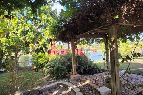 Villa ou maison à vendre à Miami, Floride: 4 chambres, 230.77 m2 № 1997509 - photo 29