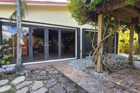 Villa ou maison à vendre à Miami, Floride: 4 chambres, 230.77 m2 № 1997509 - photo 18