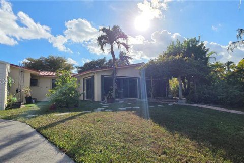 Villa ou maison à vendre à Miami, Floride: 4 chambres, 230.77 m2 № 1997509 - photo 23