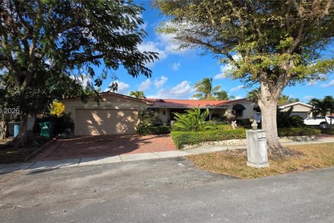Villa ou maison à vendre à Miami, Floride: 4 chambres, 230.77 m2 № 1997509 - photo 13