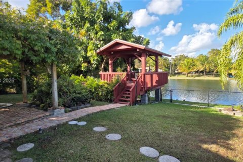 Villa ou maison à vendre à Miami, Floride: 4 chambres, 230.77 m2 № 1997509 - photo 24