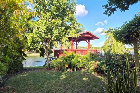 Villa ou maison à vendre à Miami, Floride: 4 chambres, 230.77 m2 № 1997509 - photo 30