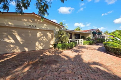 Villa ou maison à vendre à Miami, Floride: 4 chambres, 230.77 m2 № 1997509 - photo 9