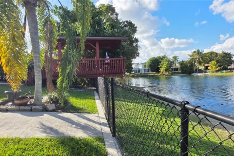 Villa ou maison à vendre à Miami, Floride: 4 chambres, 230.77 m2 № 1997509 - photo 27