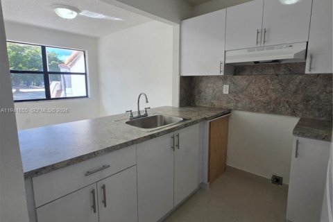 Снять в аренду кондоминиум в Майами, Флорида 2 спальни, 88.26м2, № 1998723 - фото 25