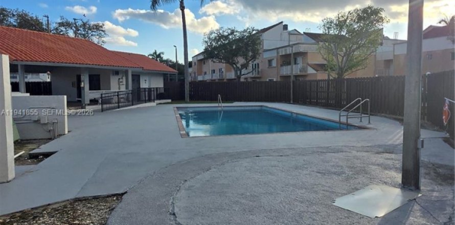 Кондоминиум с 2 спальнями в Майами, Флорида № 1998723