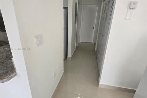 Снять в аренду кондоминиум в Майами, Флорида 2 спальни, 88.26м2, № 1998723 - фото 26