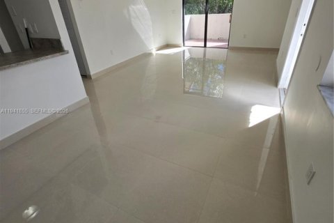 Снять в аренду кондоминиум в Майами, Флорида 2 спальни, 88.26м2, № 1998723 - фото 7