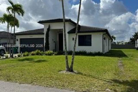 Villa ou maison à vendre à Miami, Floride: 5 chambres, 192.31 m2 № 2066534 - photo 1