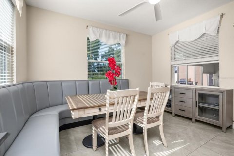 House in Plant City, Florida 4 bedrooms, 235.69 sq.m. № 2210636 - photo 16