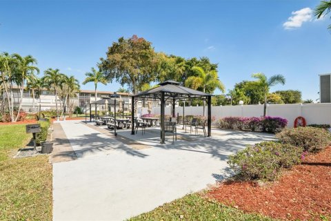 Купить кондоминиум в Холливуд, Флорида 2 спальни, 83.52м2, № 2033765 - фото 20