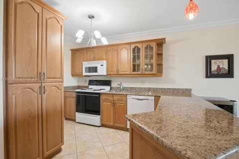 Купить кондоминиум в Холливуд, Флорида 2 спальни, 83.52м2, № 2033765 - фото 4