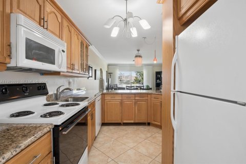 Купить кондоминиум в Холливуд, Флорида 2 спальни, 83.52м2, № 2033765 - фото 2