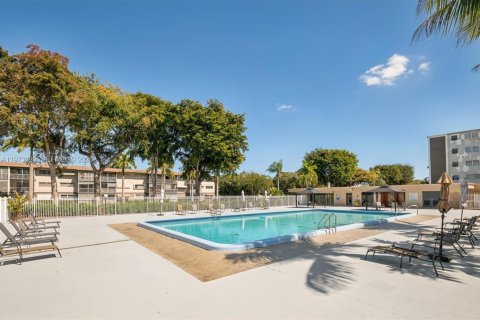 Купить кондоминиум в Холливуд, Флорида 2 спальни, 83.52м2, № 2033765 - фото 19