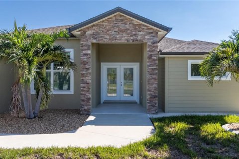 House in North Port, Florida 3 bedrooms, 172.15 sq.m. № 2304498 - photo 3
