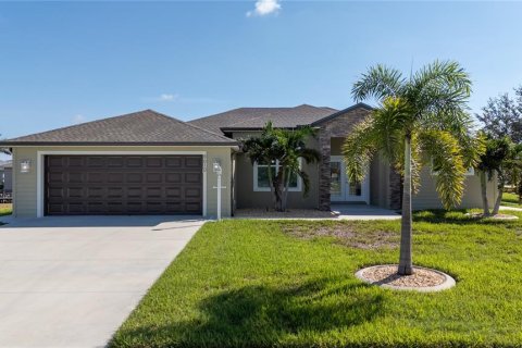 House in North Port, Florida 3 bedrooms, 172.15 sq.m. № 2304498