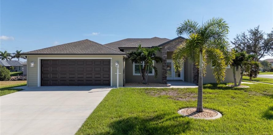 House in North Port, Florida 3 bedrooms, 172.15 sq.m. № 2304498