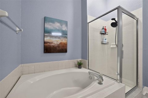 House in Tampa, Florida 3 bedrooms, 198.07 sq.m. № 2339753 - photo 25