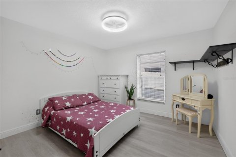 House in Tampa, Florida 3 bedrooms, 198.07 sq.m. № 2339753 - photo 26