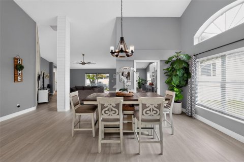 House in Tampa, Florida 3 bedrooms, 198.07 sq.m. № 2339753 - photo 12