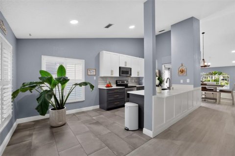 House in Tampa, Florida 3 bedrooms, 198.07 sq.m. № 2339753 - photo 6