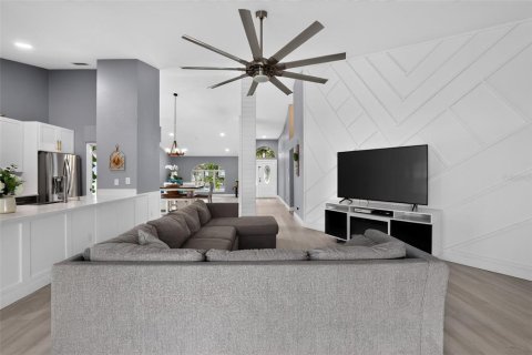 House in Tampa, Florida 3 bedrooms, 198.07 sq.m. № 2339753 - photo 9