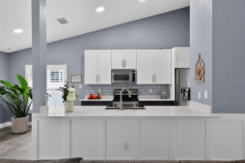 House in Tampa, Florida 3 bedrooms, 198.07 sq.m. № 2339753 - photo 8