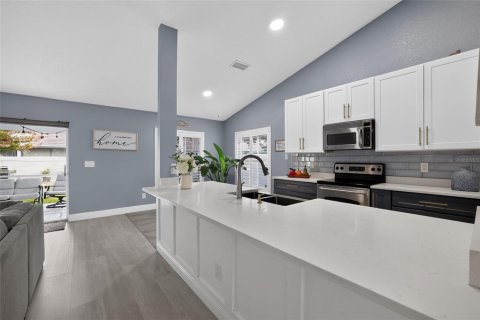 House in Tampa, Florida 3 bedrooms, 198.07 sq.m. № 2339753 - photo 7