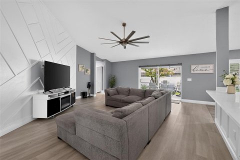 House in Tampa, Florida 3 bedrooms, 198.07 sq.m. № 2339753 - photo 10