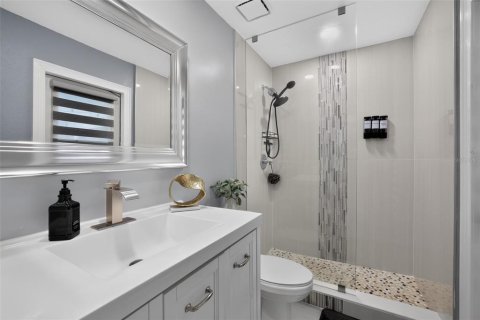 House in Tampa, Florida 3 bedrooms, 198.07 sq.m. № 2339753 - photo 30