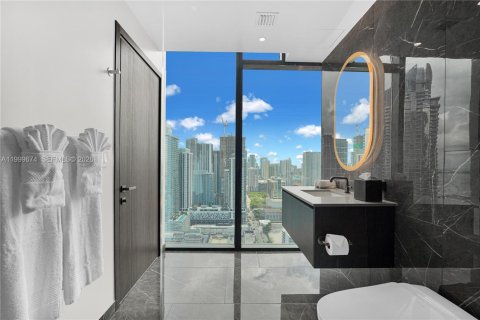 Condo in Miami, Florida, 2 bedrooms  № 2256376 - photo 2