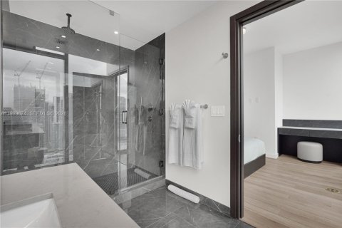 Condo in Miami, Florida, 2 bedrooms  № 2256376 - photo 7