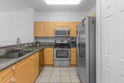 Купить кондоминиум в Дорал, Флорида 3 спальни, 147.62м2, № 1845766 - фото 1
