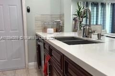 Villa ou maison à vendre à Lauderdale Lakes, Floride: 2 chambres, 88.35 m2 № 1949309 - photo 8